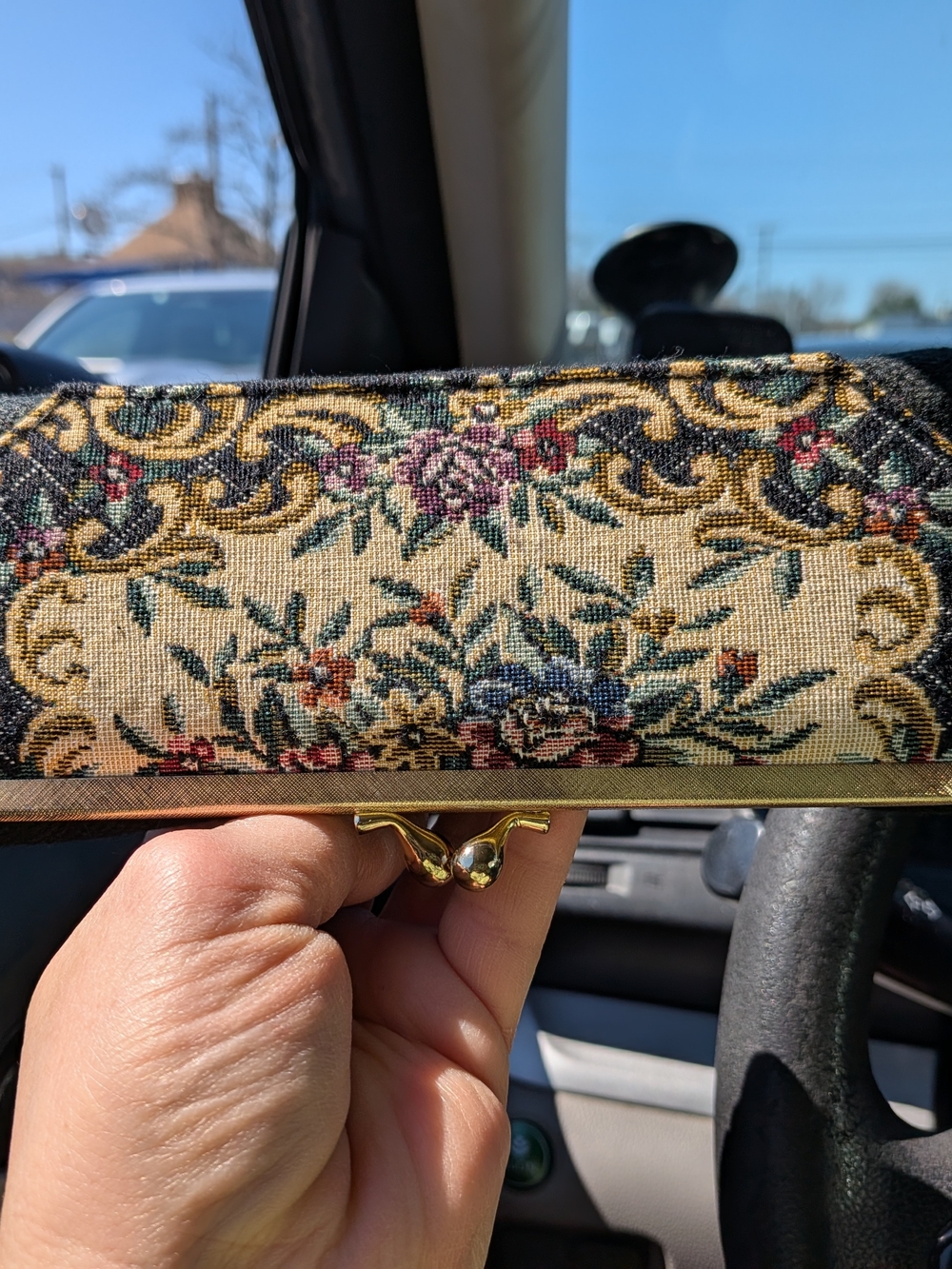 Floral Tapestry Clasp Wristlet - Cream Floral with Gold Trim